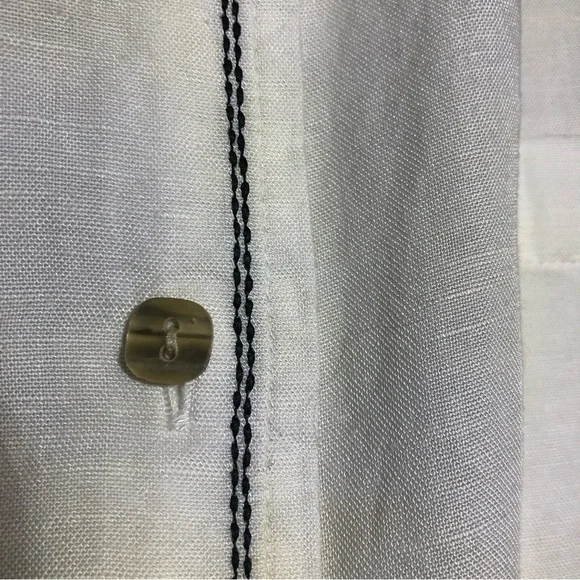 Avenue sleeveless white top with double black stitching details, size 26/28. - Picture 5 of 10